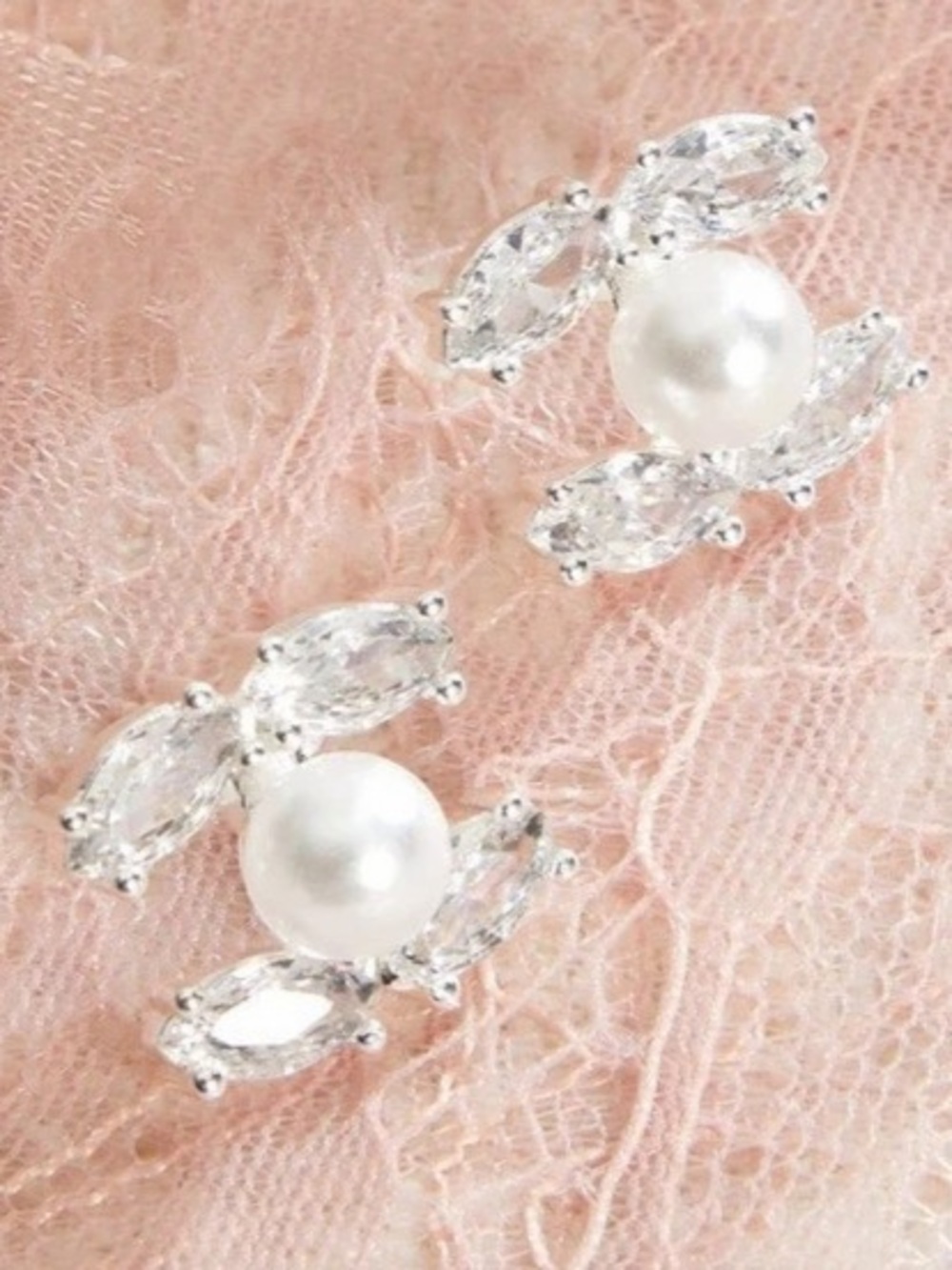 SHEIN Pearl Crystal Brooch in White & Silver NWT